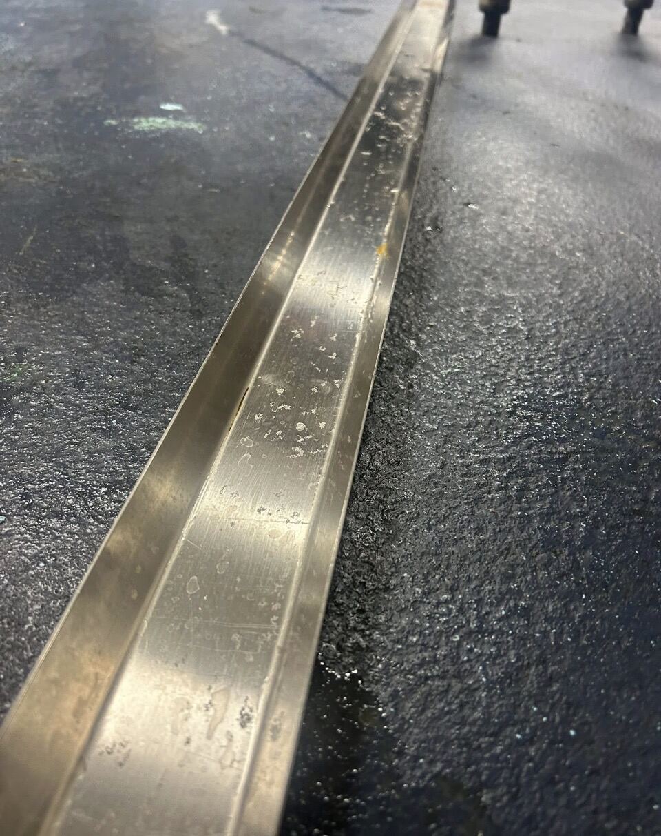 Grease cleaning for restaurant kitchen equipment